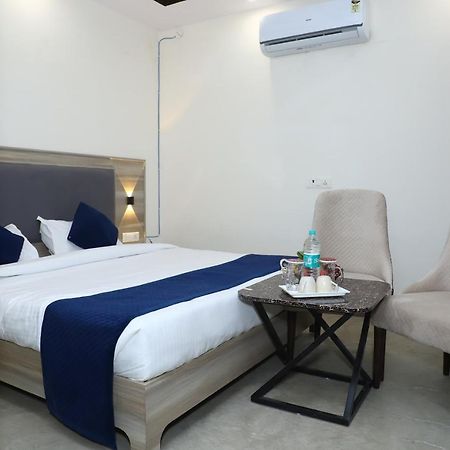 Lyf Corporate Suites - Noida Sector 19 מראה חיצוני תמונה